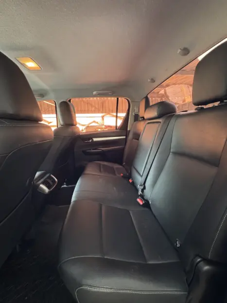 TOYOTA Hilux Caminhonete 3.0 4P SR 4X4 TURBO DIESEL CABINE DUPLA AUTOMTICO, Foto 7