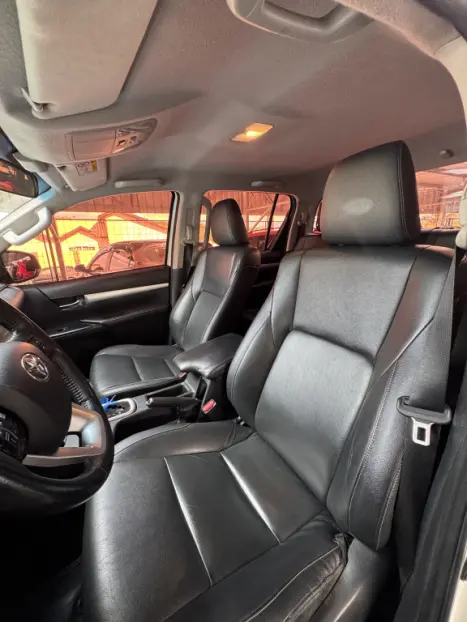 TOYOTA Hilux Caminhonete 3.0 4P SR 4X4 TURBO DIESEL CABINE DUPLA AUTOMTICO, Foto 8