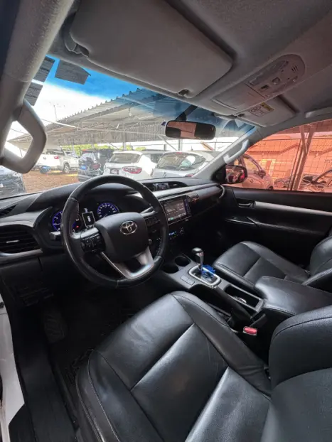 TOYOTA Hilux Caminhonete 3.0 4P SR 4X4 TURBO DIESEL CABINE DUPLA AUTOMTICO, Foto 9