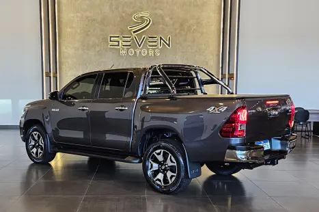 TOYOTA Hilux Caminhonete 2.8 16V SRX 50 ANOS 4X4 TURBO DIESEL CABINE DUPLA AUTOMTICO, Foto 3