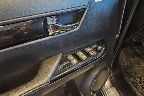 TOYOTA Hilux Caminhonete 2.8 16V SRX 50 ANOS 4X4 TURBO DIESEL CABINE DUPLA AUTOMTICO, Foto 17