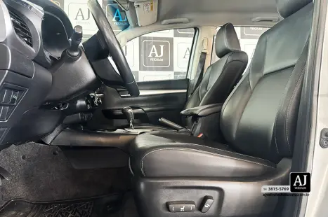 TOYOTA Hilux Caminhonete 2.7 16V 4P SRV FLEX 4X4  CABINE DUPLA AUTOM�TICO, Foto 13