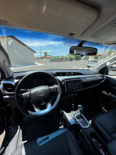TOYOTA Hilux Caminhonete 2.8 16V SRX 4X4 TURBO DIESEL CABINE DUPLA AUTOM�TICO, Foto 8