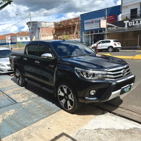 TOYOTA Hilux Caminhonete 2.8 16V SRX 4X4 TURBO DIESEL CABINE DUPLA AUTOM�TICO, Foto 4