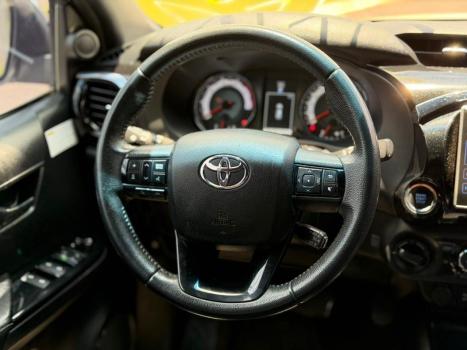 TOYOTA Hilux Caminhonete 2.8 16V SRX 50 ANOS 4X4 TURBO DIESEL CABINE DUPLA AUTOM�TICO, Foto 4