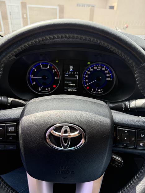TOYOTA Hilux Caminhonete 2.8 16V 4P SRX DIESEL CABINE DUPLA, Foto 13
