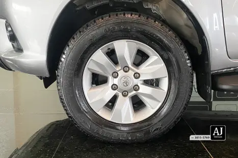 TOYOTA Hilux Caminhonete 2.7 16V 4P SRV FLEX CABINE DUPLA AUTOM�TICO, Foto 19