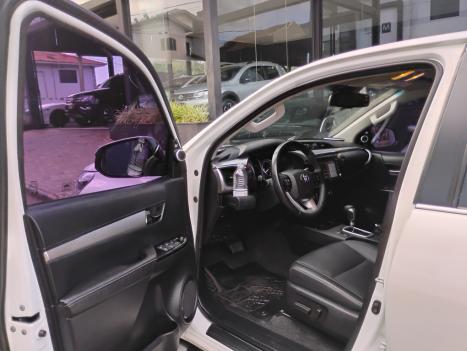 TOYOTA Hilux Caminhonete 2.8 16V SRX 4X4 DIESEL CABINE DUPLA AUTOM�TICO, Foto 7