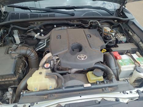 TOYOTA Hilux Caminhonete 2.8 16V 4P SR 4X4 DIESEL CABINE DUPLA AUTOM�TICO, Foto 9