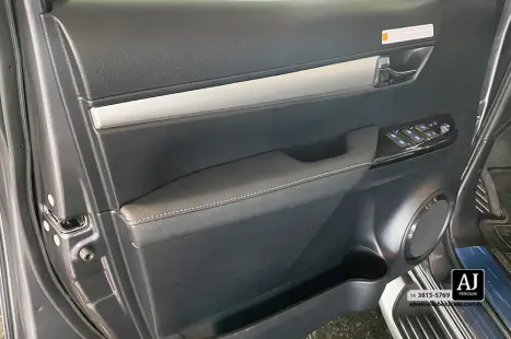 TOYOTA Hilux Caminhonete 2.8 16V SRX 4X4 TURBO DIESEL CABINE DUPLA AUTOM�TICO, Foto 12