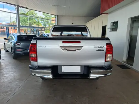 TOYOTA Hilux Caminhonete 2.8 16V SRX 50 ANOS 4X4 TURBO DIESEL CABINE DUPLA AUTOM�TICO, Foto 6