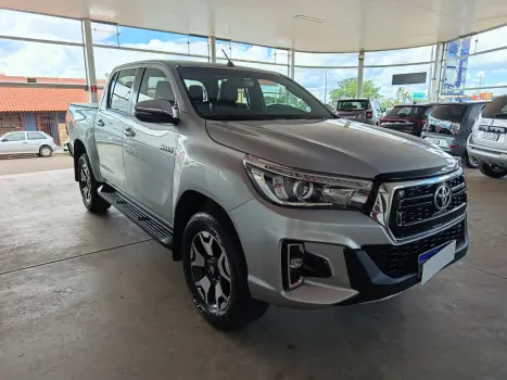 TOYOTA Hilux Caminhonete 2.8 16V SRX 50 ANOS 4X4 TURBO DIESEL CABINE DUPLA AUTOM�TICO, Foto 2