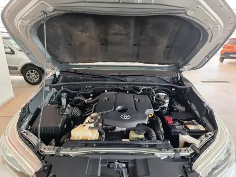 TOYOTA Hilux Caminhonete 2.8 16V SRX 50 ANOS 4X4 TURBO DIESEL CABINE DUPLA AUTOM�TICO, Foto 11