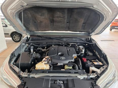 TOYOTA Hilux Caminhonete 2.8 16V SRX 4X4 TURBO DIESEL CABINE DUPLA AUTOM�TICO, Foto 11