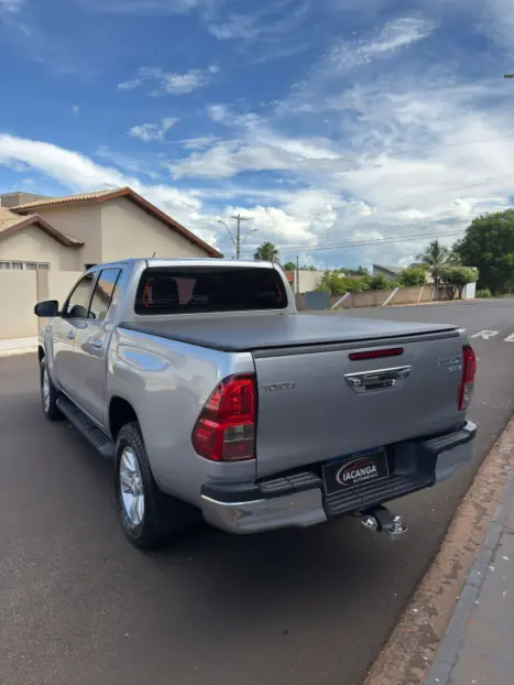 TOYOTA Hilux Caminhonete 2.7 16V 4P SRV CABINE DUPLA, Foto 6