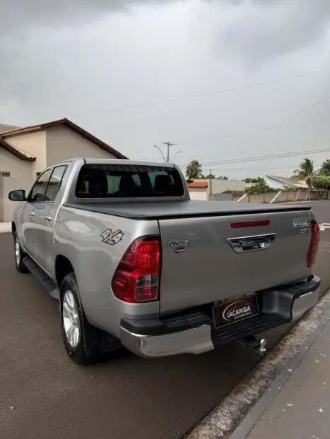 TOYOTA Hilux Caminhonete 2.8 16V SRV 4X4 DIESEL CABINE DUPLA AUTOM�TICO, Foto 4