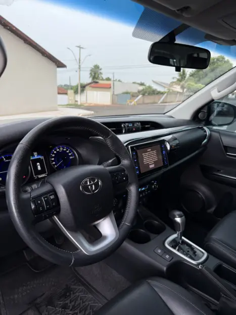 TOYOTA Hilux Caminhonete 2.8 16V SRV 4X4 DIESEL CABINE DUPLA AUTOM�TICO, Foto 11