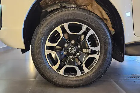 TOYOTA Hilux Caminhonete 2.8 16V SRV 4X4 DIESEL CABINE DUPLA AUTOM�TICO, Foto 9