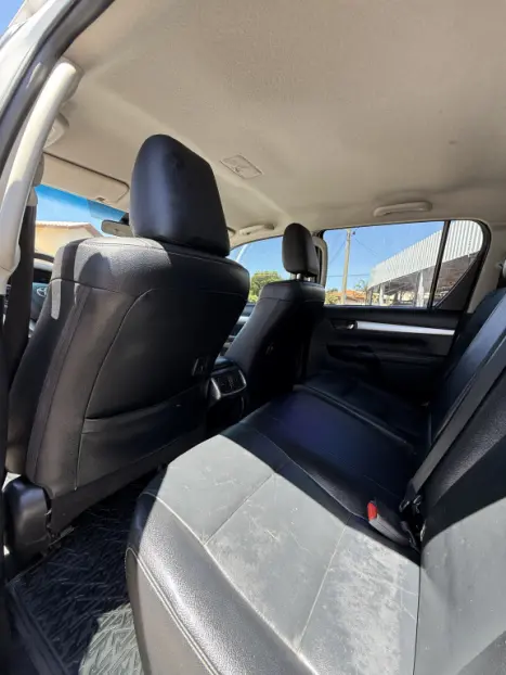 TOYOTA Hilux Caminhonete 2.8 16V SRV 4X4 DIESEL CABINE DUPLA AUTOM�TICO, Foto 13