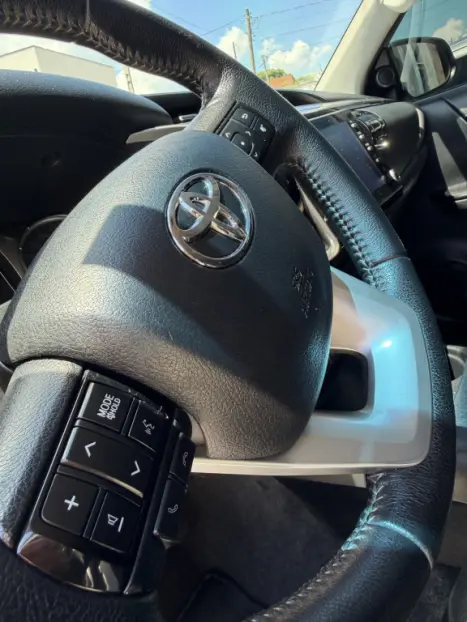 TOYOTA Hilux Caminhonete 2.5 16V 4P 4X4 TURBO DIESEL CABINE DUPLA, Foto 3