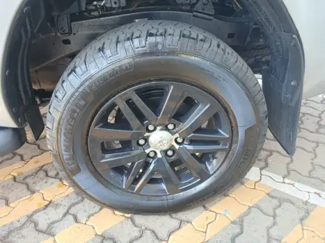 TOYOTA Hilux Caminhonete 2.7 16V 4P SRV FLEX CABINE DUPLA AUTOM�TICO, Foto 9