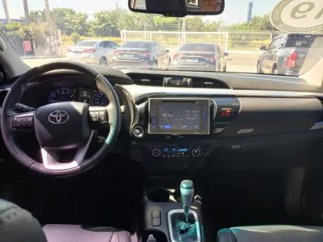 TOYOTA Hilux Caminhonete 2.7 16V 4P SRV FLEX CABINE DUPLA AUTOM�TICO, Foto 13