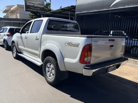 TOYOTA Hilux Caminhonete 3.0 4P 4X4 SRV TURBO DIESEL CABINE DUPLA AUTOM�TICO, Foto 4