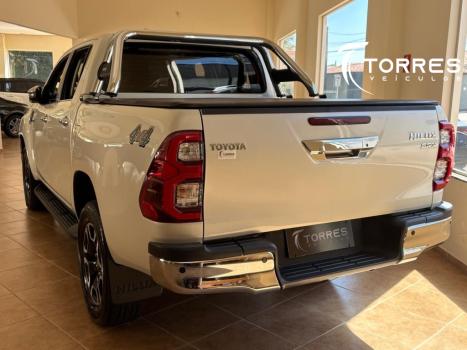 TOYOTA Hilux Caminhonete 2.8 16V SRX 4X4 DIESEL CABINE DUPLA AUTOM�TICO, Foto 3