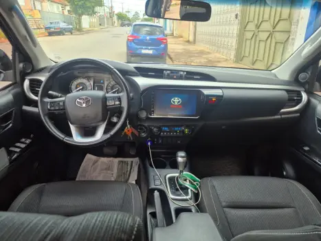 TOYOTA Hilux Caminhonete 2.8 16V 4P SR 4X4 DIESEL CABINE DUPLA AUTOM�TICO, Foto 8
