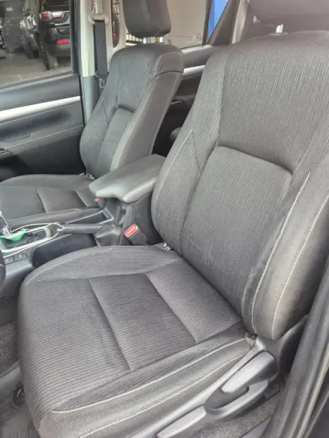 TOYOTA Hilux Caminhonete 2.8 16V 4P SR 4X4 DIESEL CABINE DUPLA AUTOM�TICO, Foto 9