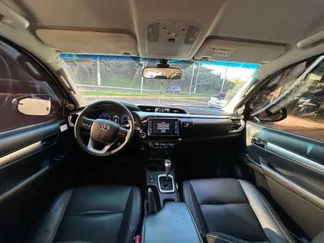 TOYOTA Hilux Caminhonete 2.8 16V SRX 4X4 DIESEL CABINE DUPLA AUTOM�TICO, Foto 5