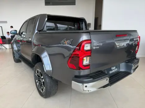 TOYOTA Hilux Caminhonete 2.8 16V SRX PLUS 4X4 TURBO DIESEL CABINE DUPLA AUTOM�TICO, Foto 4