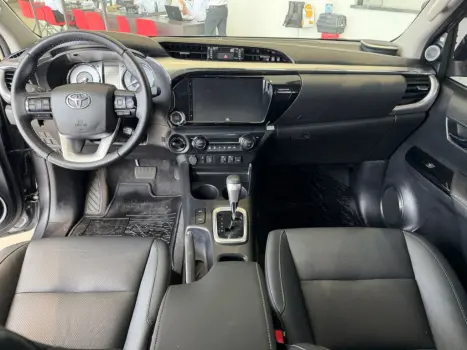 TOYOTA Hilux Caminhonete 2.8 16V SRX PLUS 4X4 TURBO DIESEL CABINE DUPLA AUTOM�TICO, Foto 9