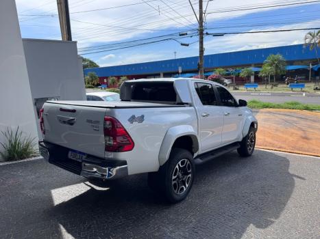 TOYOTA Hilux Caminhonete 2.8 16V SRV 4X4 DIESEL CABINE DUPLA AUTOM�TICO, Foto 3