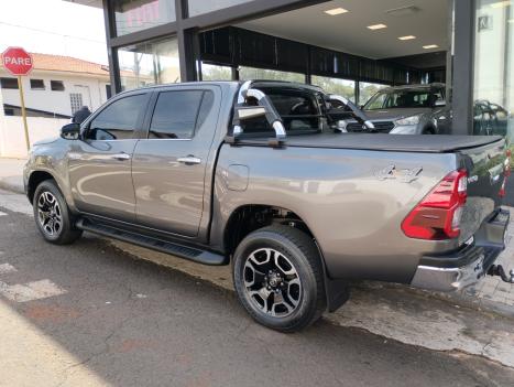 TOYOTA Hilux Caminhonete 2.8 16V SRX 4X4 DIESEL CABINE DUPLA AUTOM�TICO, Foto 4