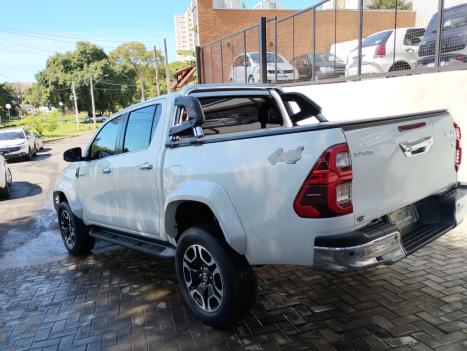 TOYOTA Hilux Caminhonete 2.8 16V SRX 4X4 DIESEL CABINE DUPLA AUTOM�TICO, Foto 4