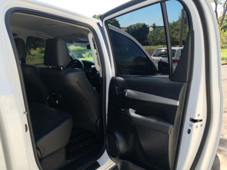 TOYOTA Hilux Caminhonete 2.8 16V SRX 4X4 DIESEL CABINE DUPLA AUTOM�TICO, Foto 14