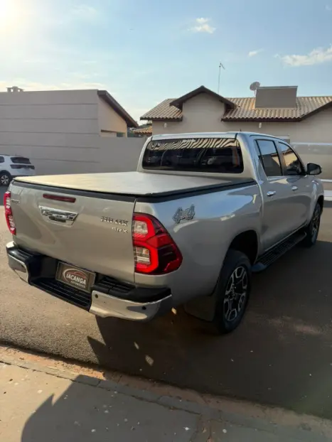 TOYOTA Hilux Caminhonete 2.8 16V SRX 4X4 TURBO DIESEL CABINE DUPLA AUTOM�TICO, Foto 4