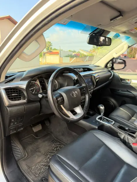 TOYOTA Hilux Caminhonete 2.8 16V SRX 4X4 TURBO DIESEL CABINE DUPLA AUTOM�TICO, Foto 6