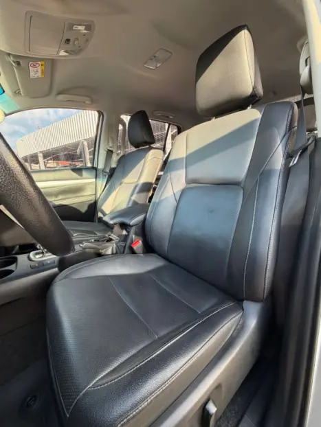 TOYOTA Hilux Caminhonete 2.8 16V SRX 4X4 TURBO DIESEL CABINE DUPLA AUTOM�TICO, Foto 7