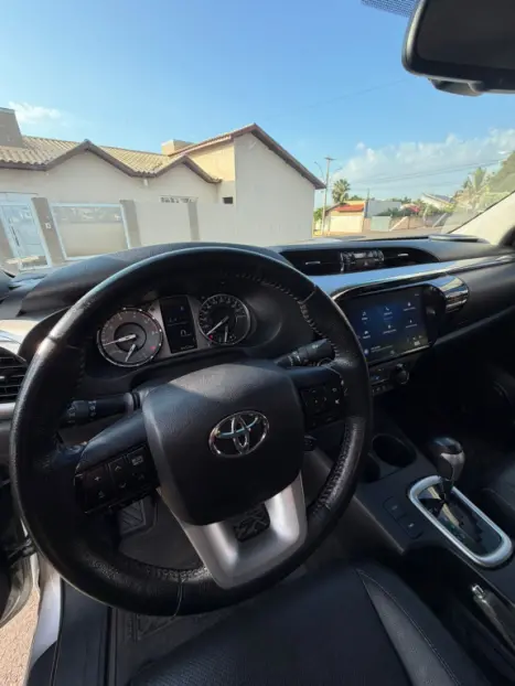 TOYOTA Hilux Caminhonete 2.8 16V SRX 4X4 TURBO DIESEL CABINE DUPLA AUTOM�TICO, Foto 8