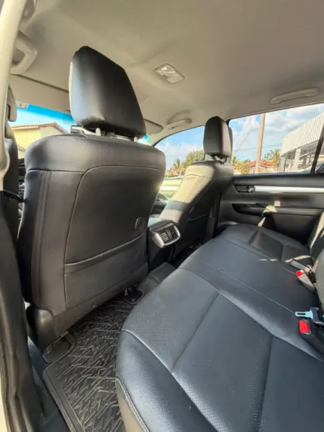 TOYOTA Hilux Caminhonete 2.8 16V SRX 4X4 TURBO DIESEL CABINE DUPLA AUTOM�TICO, Foto 9