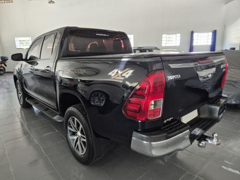 TOYOTA Hilux Caminhonete 2.8 16V SRX 4X4 TURBO DIESEL CABINE DUPLA AUTOM�TICO, Foto 4