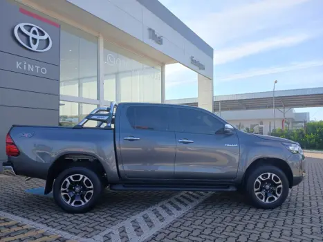 TOYOTA Hilux Caminhonete 2.8 16V SRV 4X4 DIESEL CABINE DUPLA AUTOM�TICO, Foto 4