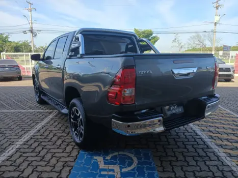 TOYOTA Hilux Caminhonete 2.8 16V SRV 4X4 DIESEL CABINE DUPLA AUTOM�TICO, Foto 5
