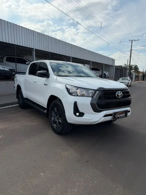 TOYOTA Hilux Caminhonete 2.8 16V 4P SR 4X4 DIESEL CABINE DUPLA AUTOM�TICO, Foto 1