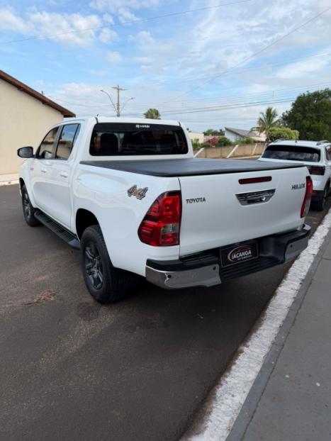 TOYOTA Hilux Caminhonete 2.8 16V 4P SR 4X4 DIESEL CABINE DUPLA AUTOM�TICO, Foto 3