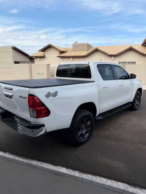 TOYOTA Hilux Caminhonete 2.8 16V 4P SR 4X4 DIESEL CABINE DUPLA AUTOM�TICO, Foto 5