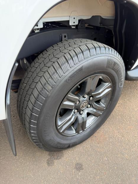 TOYOTA Hilux Caminhonete 2.8 16V 4P SR 4X4 DIESEL CABINE DUPLA AUTOM�TICO, Foto 6
