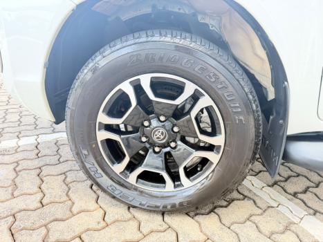 TOYOTA Hilux Caminhonete 2.8 16V SRX 4X4 DIESEL CABINE DUPLA AUTOM�TICO, Foto 9